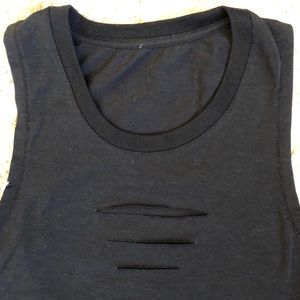 Alo ripped detail crop tank top